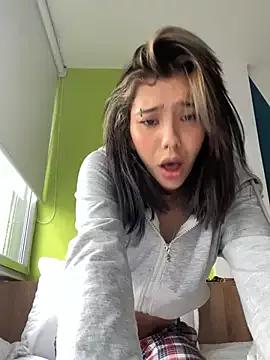 Naked Room MIA_CUUTE- 