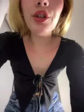 NicoleCut from StripChat